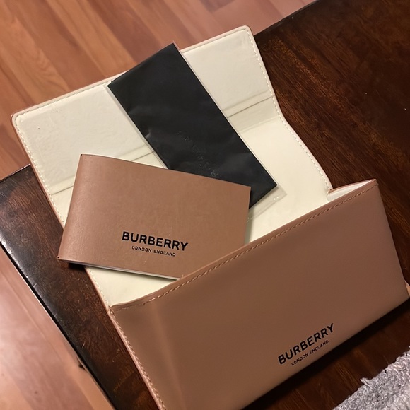 Burberry sunglasses - Picture 3 of 3